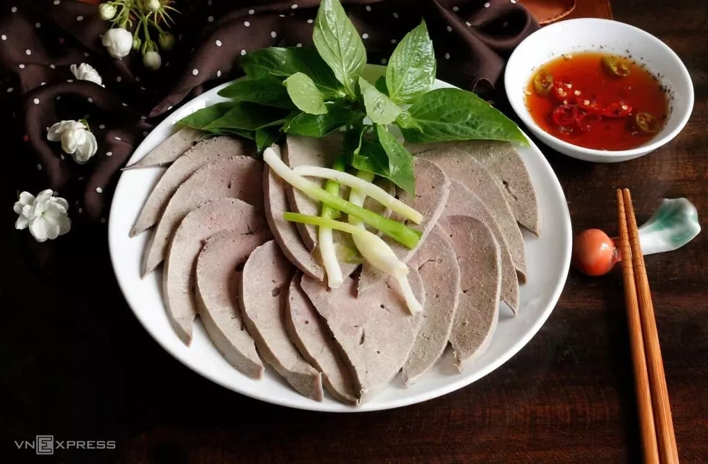 Bí quyết luộc gan heo trắng hồng, mềm mịn không bị khô bở từ đầu bếp
