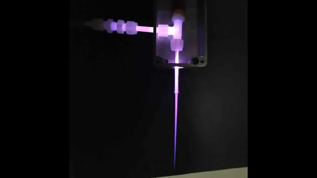 Công nghệ súng bắn plasma lạnh: Giải pháp khử khuẩn quần áo không cần nước cho phi hành gia