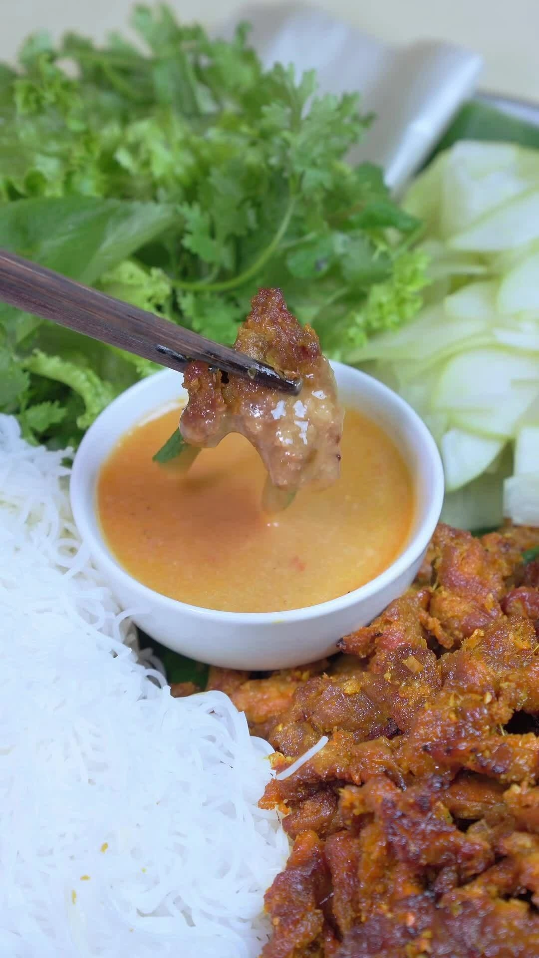 Bún chả chấm chẻo: Hương vị đặc trưng trong mâm cơm gia đình xứ Nghệ