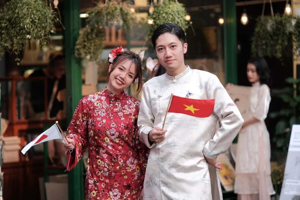 Chàng trai Nhật mỗi tháng bay sang một lần để 'cưa'cô gái Việt