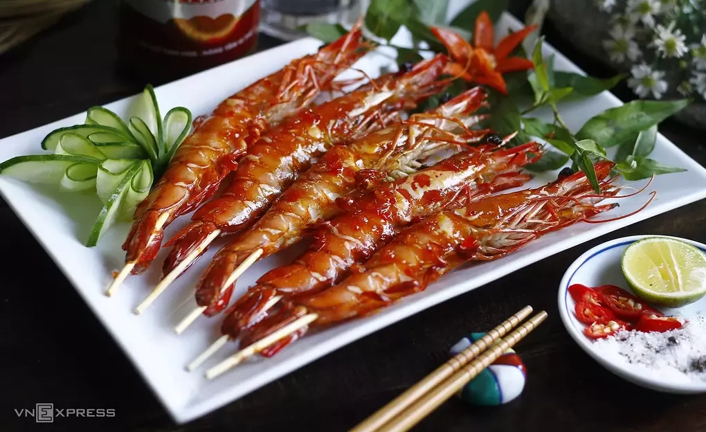 Ăn cá nhỏ nguyên xương và tôm nguyên vỏ: Cách nào thực sự giúp bổ sung canxi?