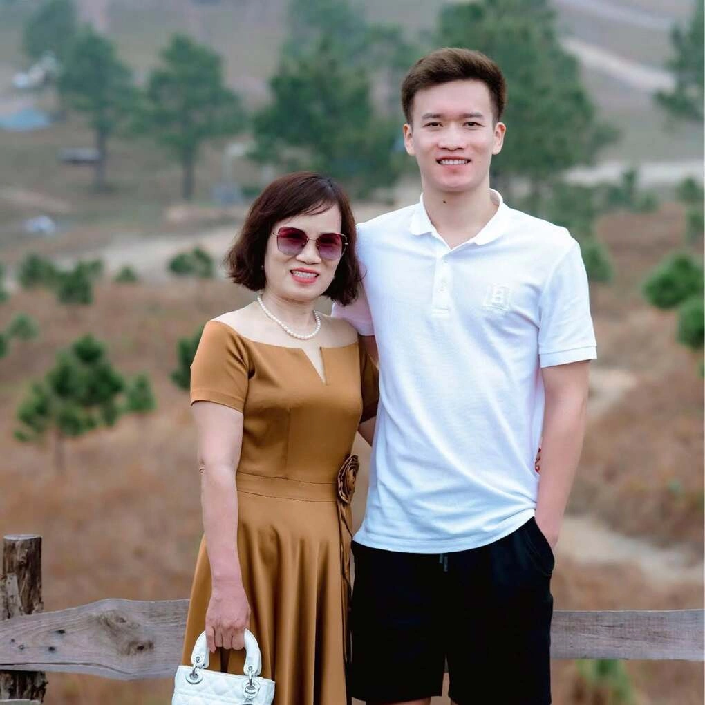 Tiền vệ Nguyễn Hoàng Đức: 'Mẹ là bệ phóng đời tôi'