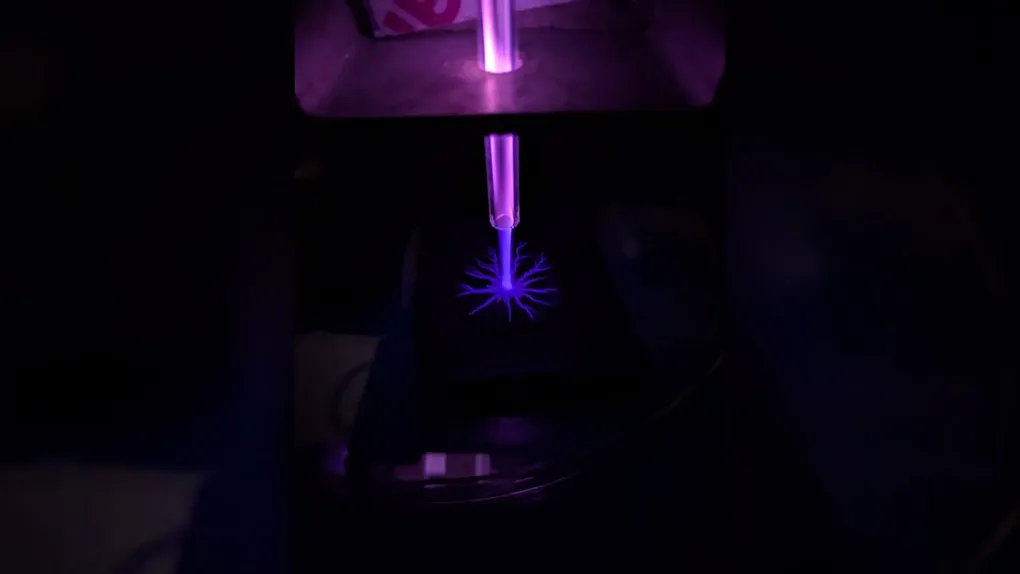 Công nghệ súng bắn plasma lạnh: Giải pháp khử khuẩn quần áo không cần nước cho phi hành gia