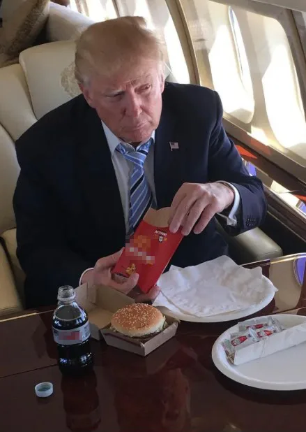 Cân nặng của ông Trump sát ngưỡng béo phì: Các bác sĩ khuyến nghị kiểm soát để ngừa rủi ro sức khỏe ở tuổi 80