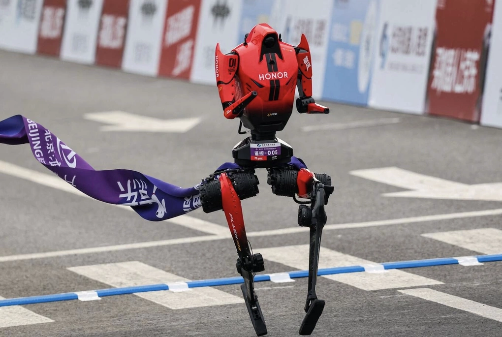 Robot hình người tại Thế vận hội 2026: Vượt kỷ lục Usain Bolt nhưng chưa thể gấp quần áo