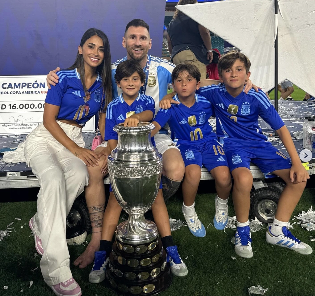 Bữa tiệc tinh thần và bức tâm thư từ vợ Lionel Messi ngày anh giã từ đội tuyển Argentina
