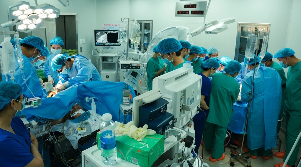 Chàng trai 29 tuổi hiến gan cứu anh ruột thoát ung thư