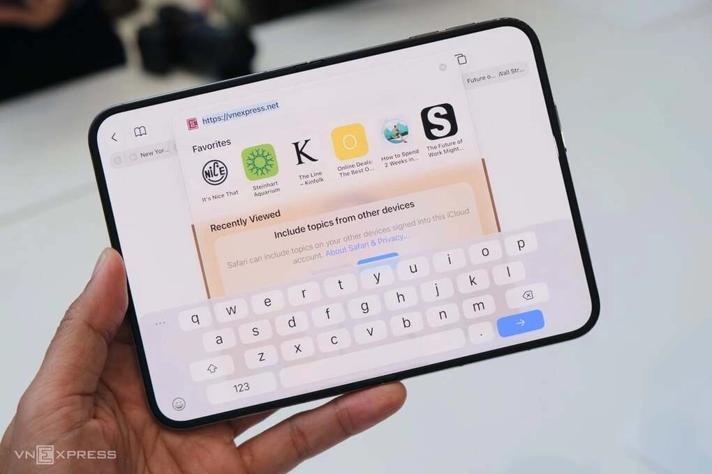Sếp Apple: Tỷ lệ màn hình iPhone Duo bị lộ và 'tình cờ có trên sản phẩm khác'