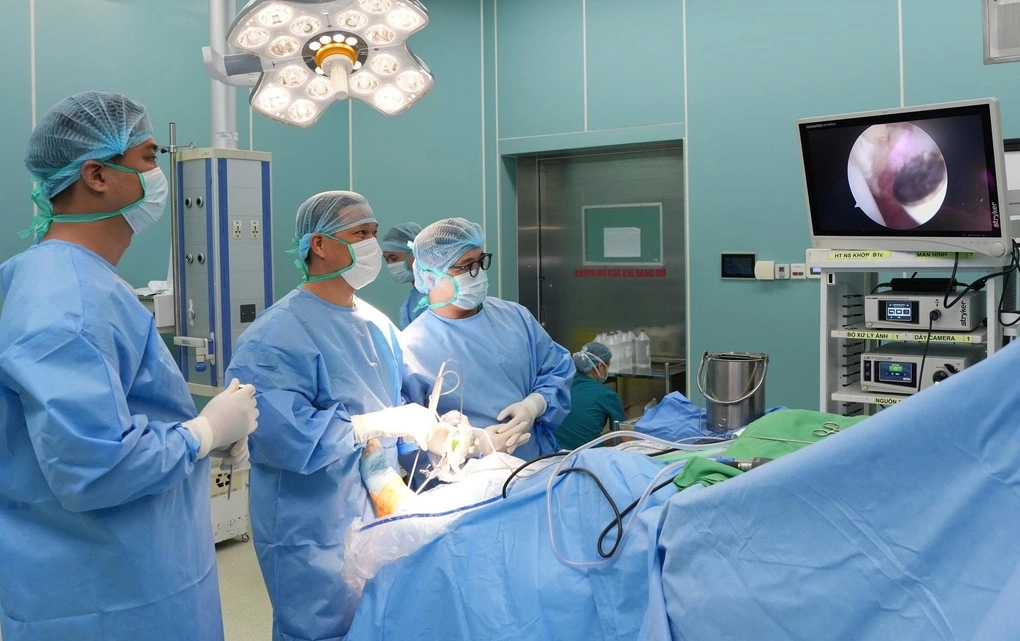 Bỏ qua khởi động, dễ chấn thương cổ chân khi chơi thể thao