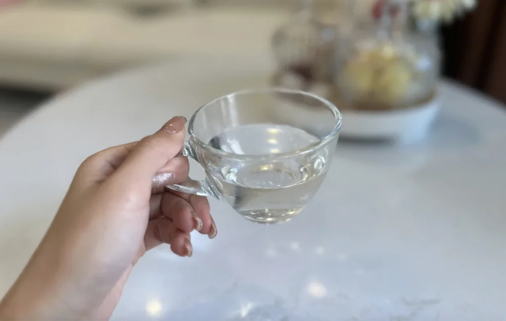 Vừa uống nước đã buồn tiểu có phải thận yếu?