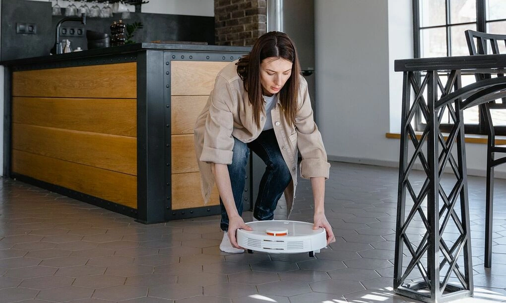 Robot hút bụi hay cây lau nhà hiệu quả hơn?