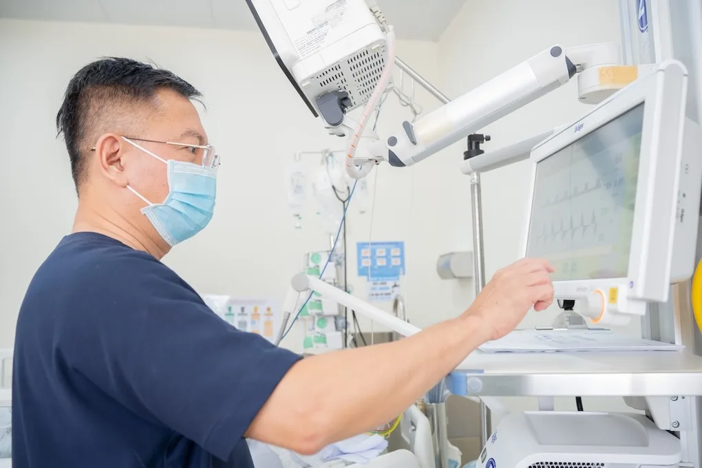5 người bỏng hô hấp sau vụ cháy nhà 4 tầng ở TP HCM