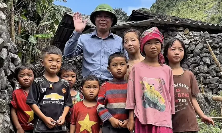 Bí thư, Chủ tịch xã xây kênh, livestream 'chốt đơn' cho địa phương