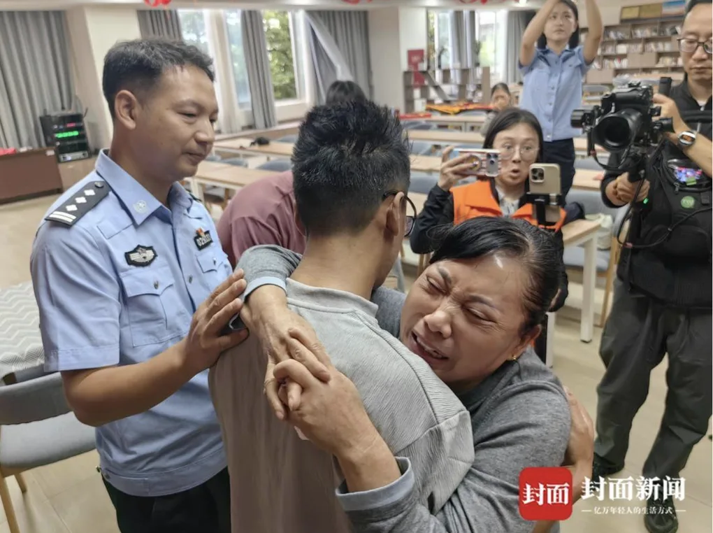 Bữa cơm đoàn viên sau 37 năm thất lạc của người đàn ông Tứ Xuyên và nét đẹp văn hóa tình thân