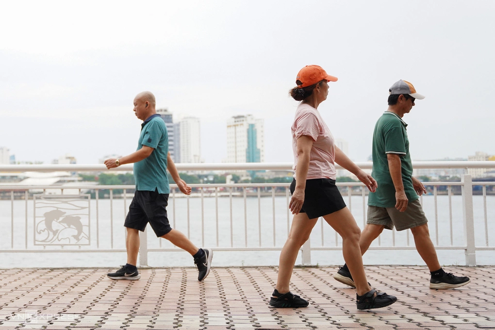 5 sai lầm khi đi bộ âm thầm hủy hoại khớp gối