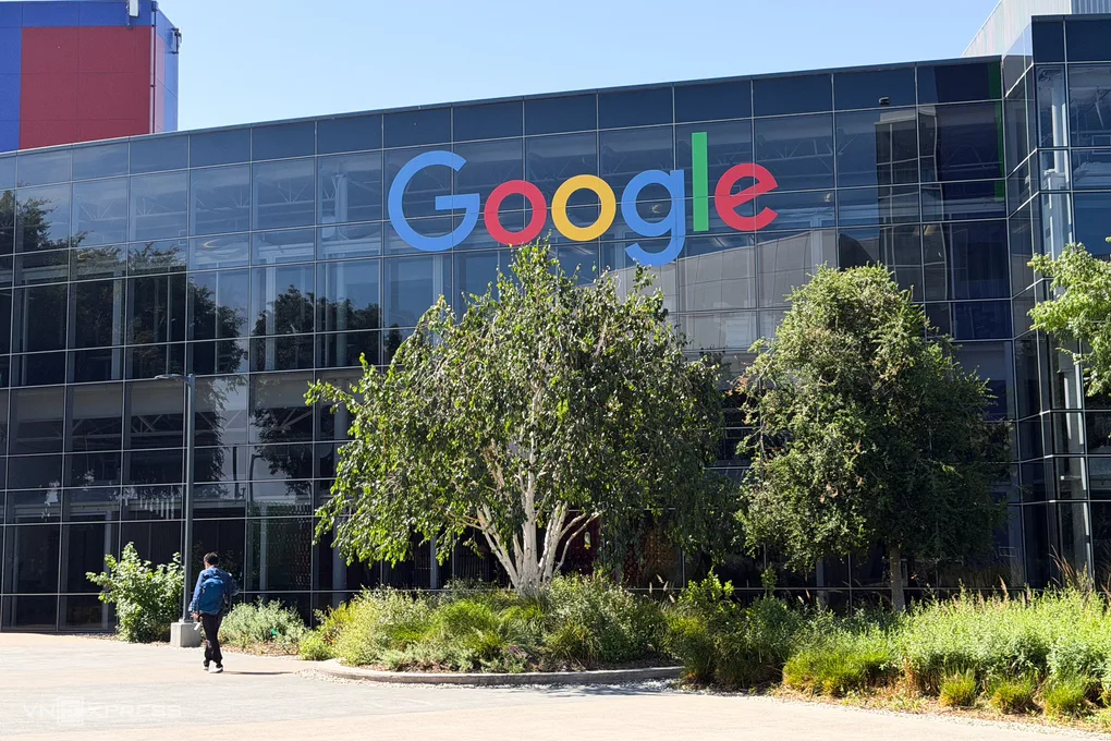 Nhân viên Google từ chức vì lo AI 'phát triển quá nhanh'