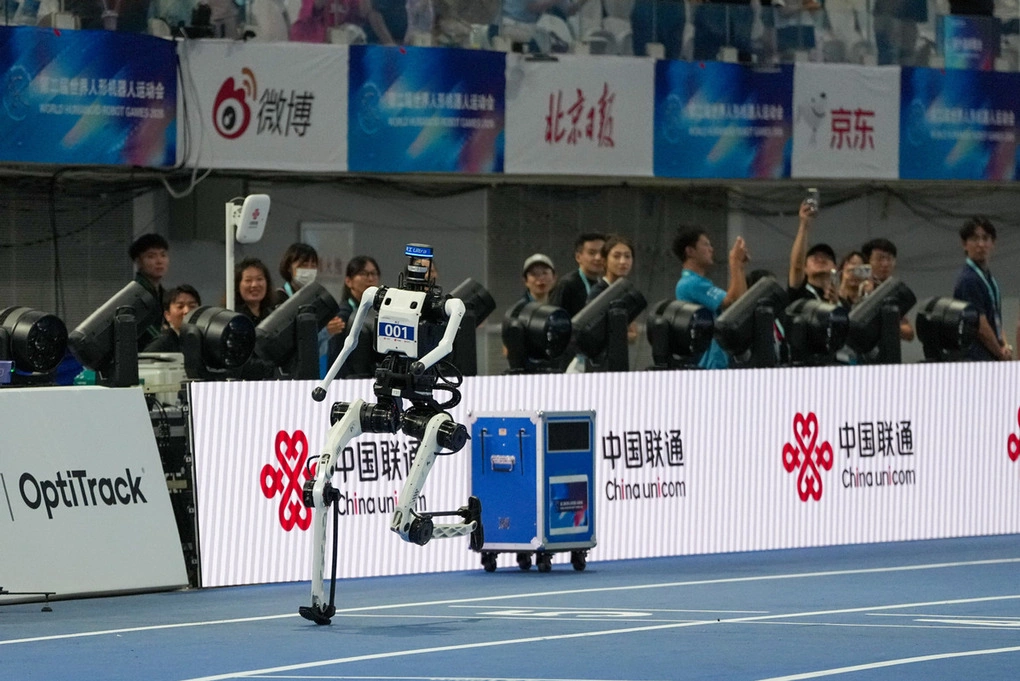 Giới hạn của con người bộc lộ qua kỷ lục nước rút của robot