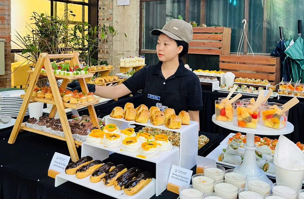 Hành trình từ bát cơm chan nước gừng đến thợ bánh Âu của cô gái Mông Hờ Thị May