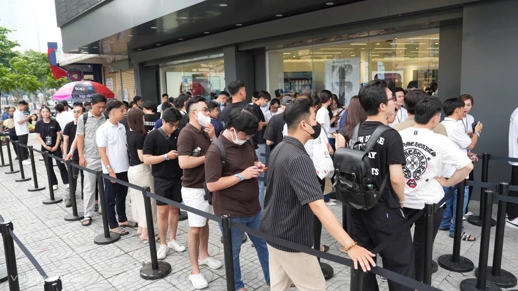 iPhone 18 Pro và 18 Pro Max mở bán toàn cầu: Sức hút lớn từ nâng cấp camera và hiệu năng