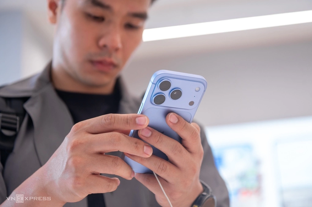 Người Việt chi hơn 1.500 tỷ đồng mua bộ đôi iPhone 18 Pro và 18 Pro Max ngày đầu