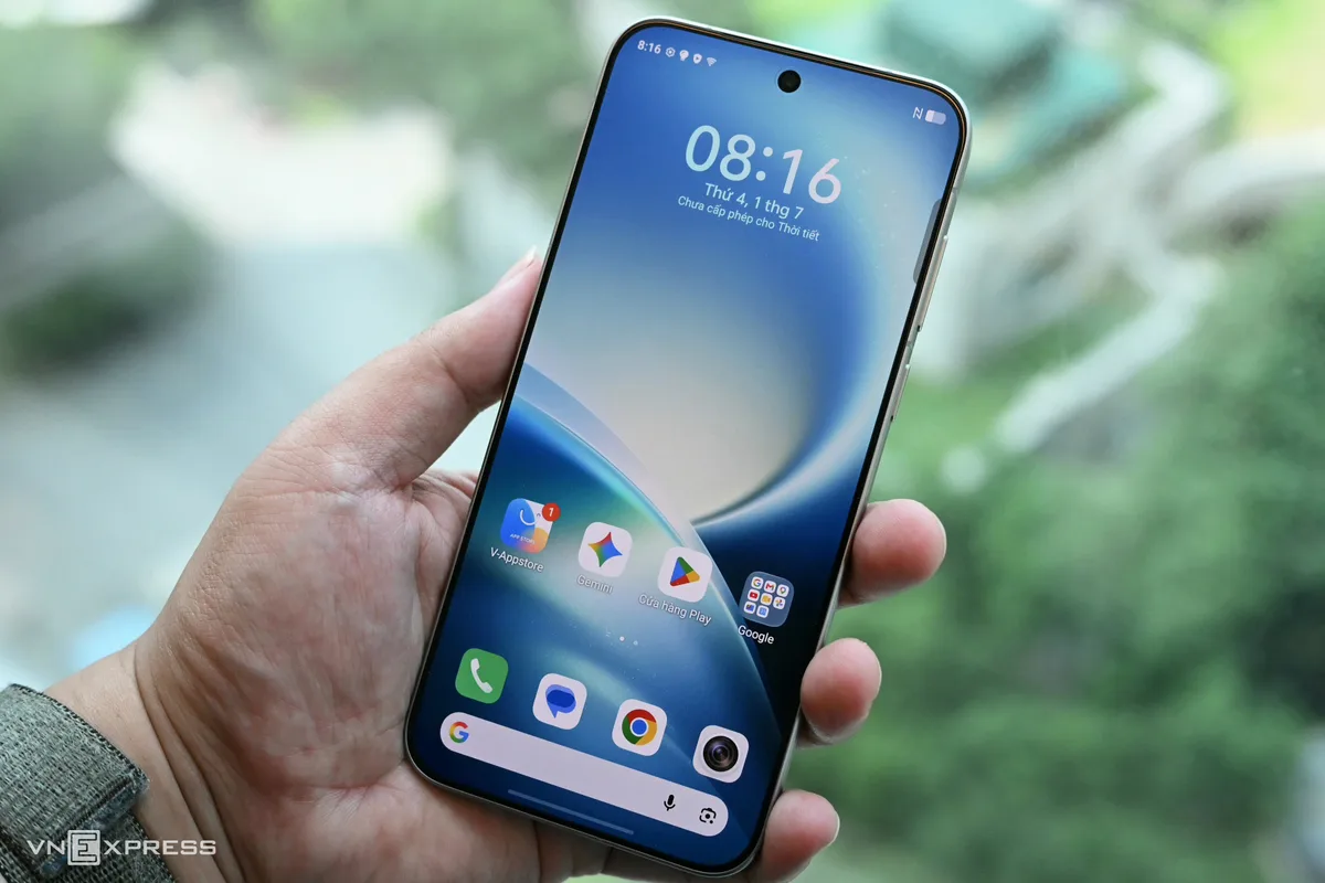 Vivo X500 Pro Max với ống tele gắn ngoài 400 mm